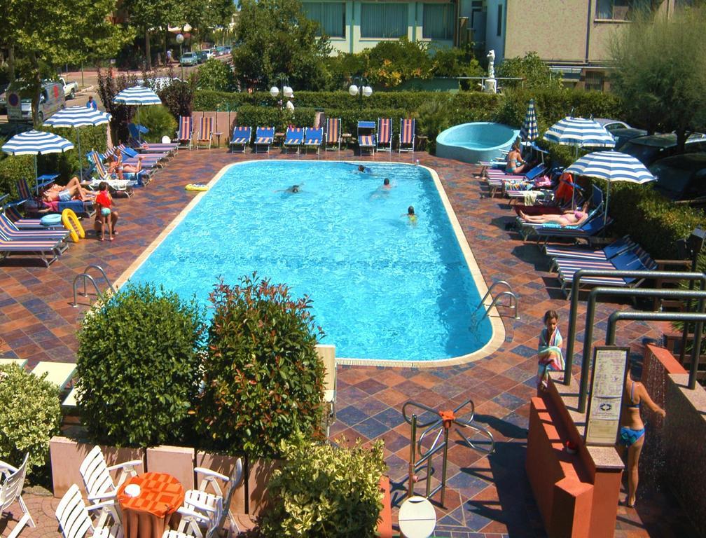 Hotel Prestigio チェゼナーティコ エクステリア 写真