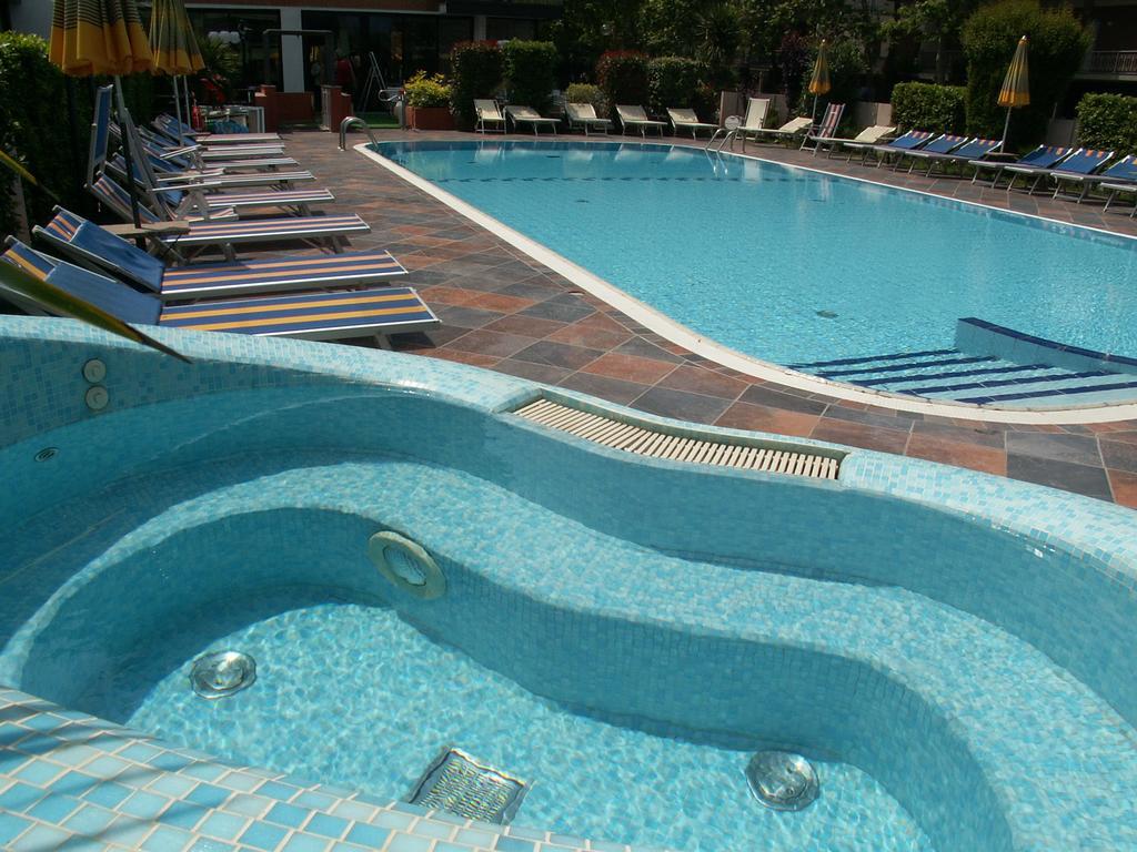 Hotel Prestigio チェゼナーティコ エクステリア 写真