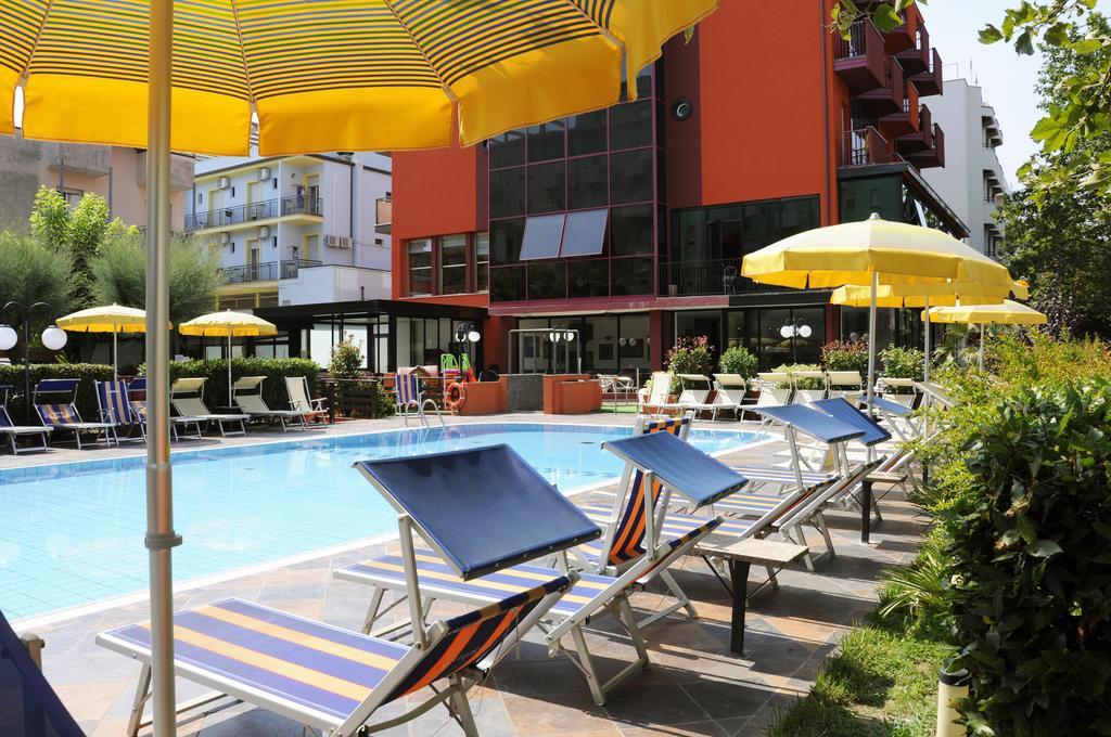 Hotel Prestigio チェゼナーティコ エクステリア 写真